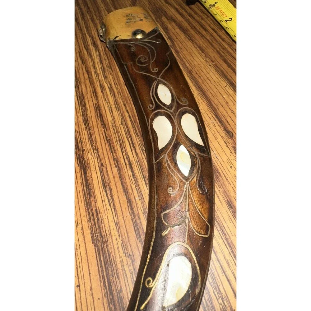 Beautiful vintage traditional Middle Eastern curved dagger (Jambiya or Khan-jar)